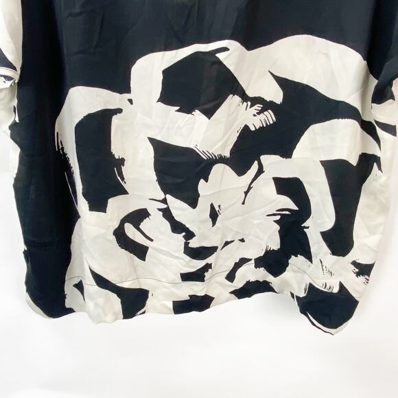 Chico's 0 Small Womens Black Cream Abstract Floral Split Neck Blouse Top - Picture 4 of 8